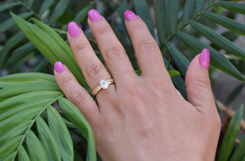 1 Carat Oval Cut with a Solitaire Band