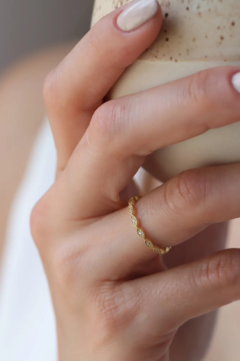 Decorative Eternity Band (1/10 TCW)