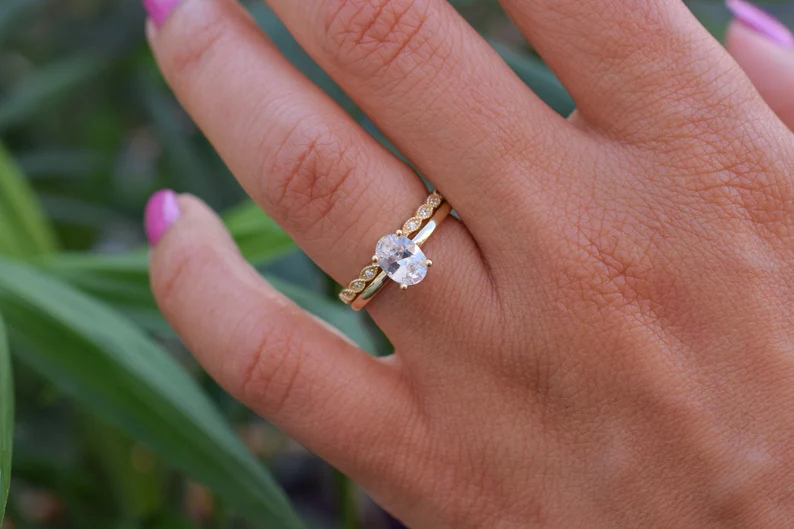 1 Carat Oval Cut with a Solitaire Band