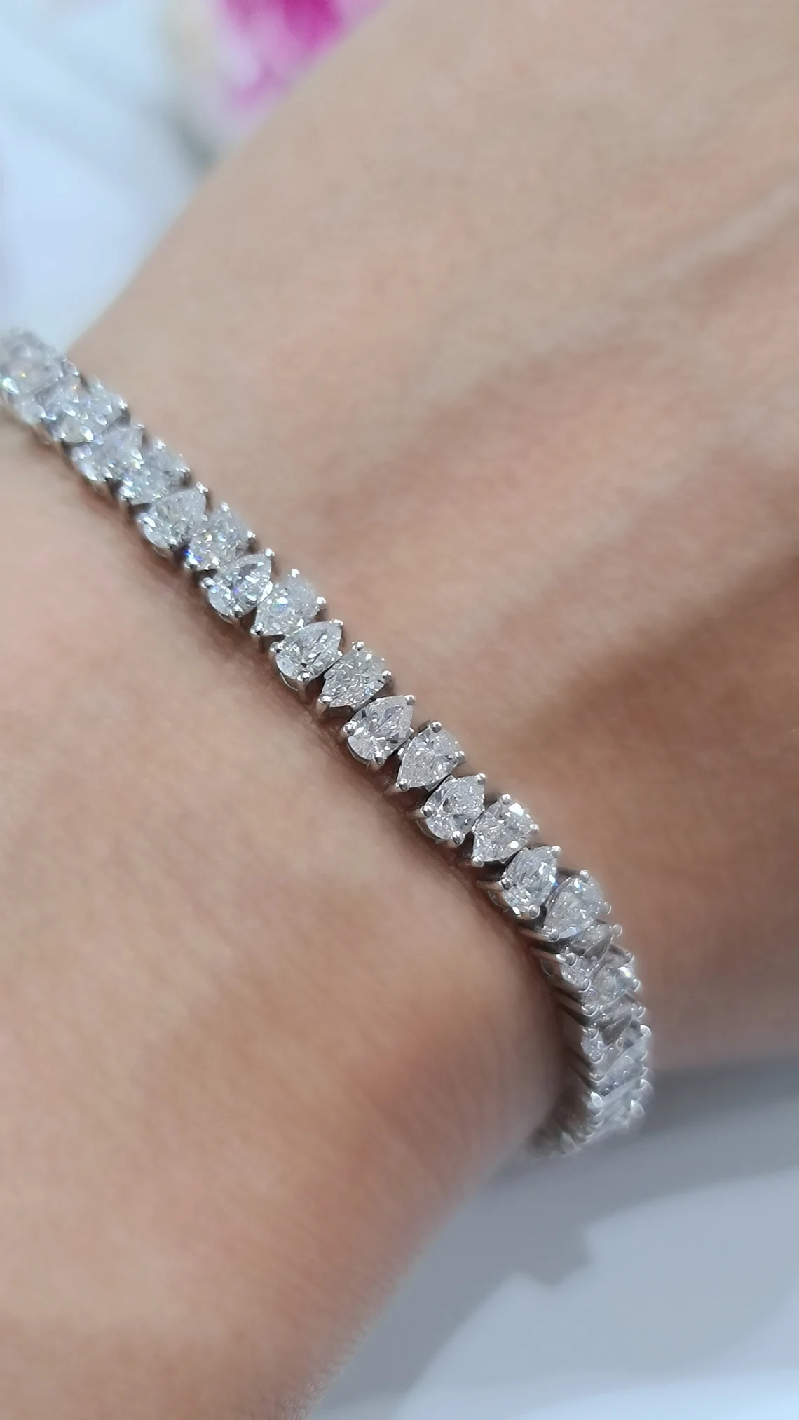(7.5 CT TW) Pear Cut Tennis Bracelet