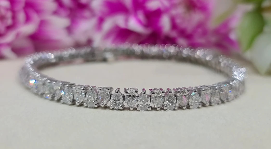 (7.5 CT TW) Pear Cut Tennis Bracelet