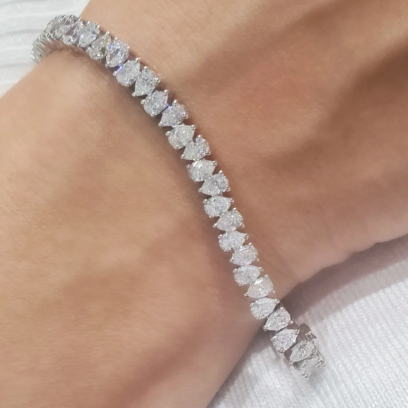 (7.5 CT TW) Pear Cut Tennis Bracelet