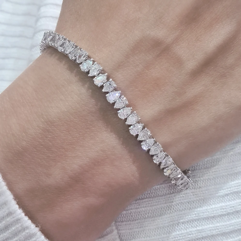 (7.5 CT TW) Pear Cut Tennis Bracelet