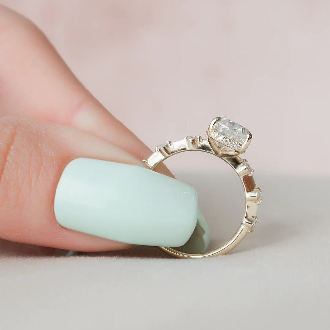 2.5 Carat Pear Cut Diamond Ring with Rount Accents