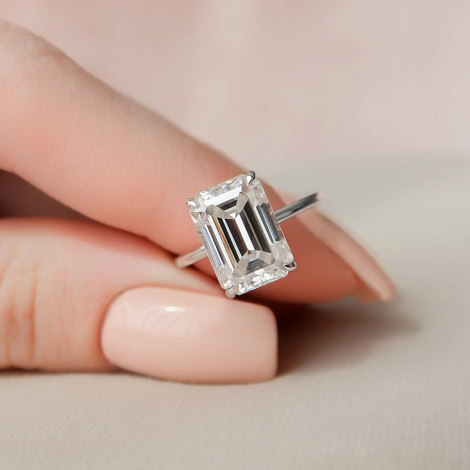 4.5 CT Emerald Cut Solitaire Band – view 4