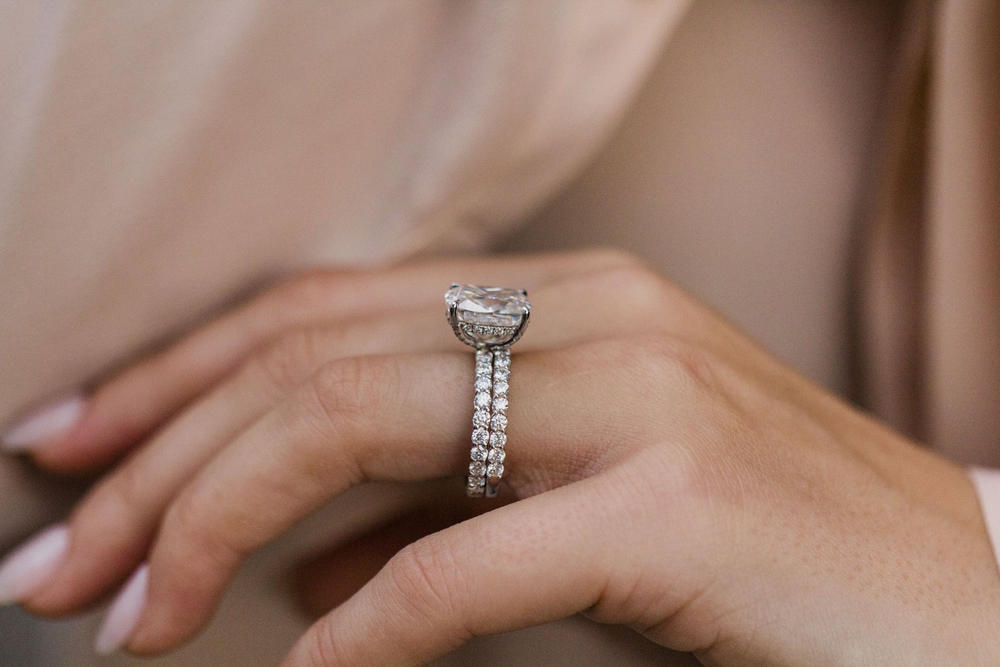 (.8 CT TW) Round Cut - Scallop Edge Pavé Band - Reflections Jewelers