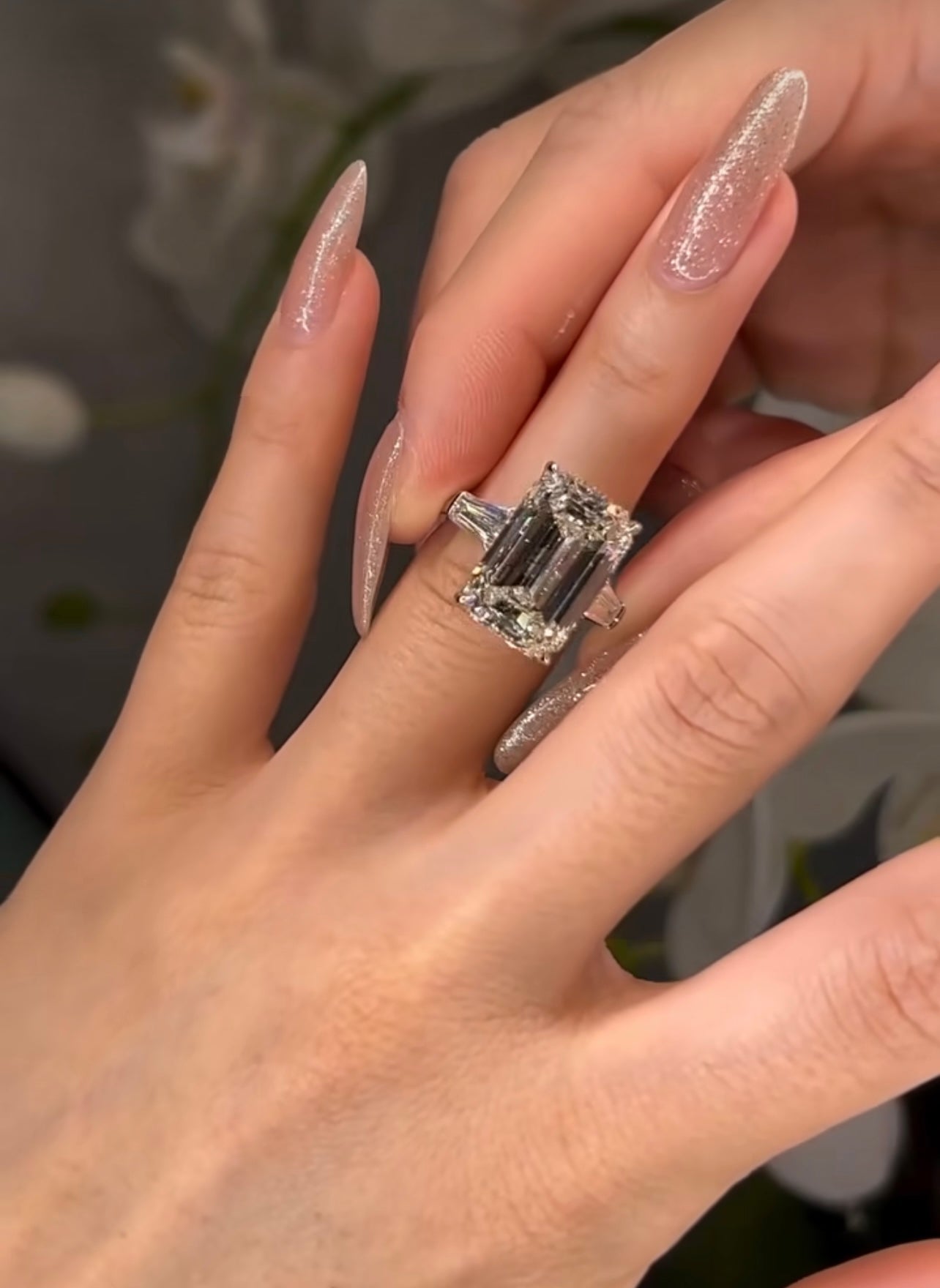 5 CT Emerald Cut with 2 Side Stones and a Solitaire Band – view 8