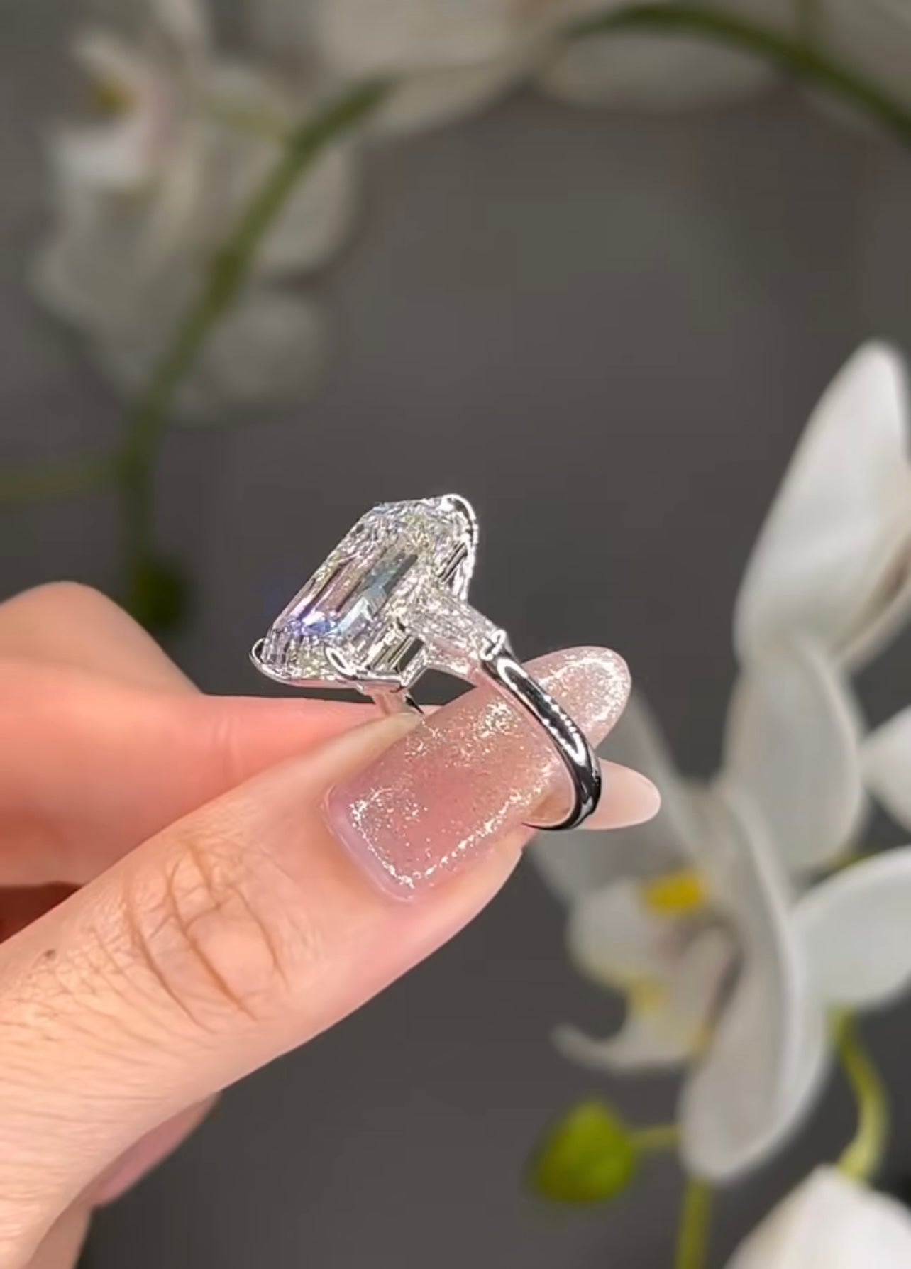 5 CT Emerald Cut with 2 Side Stones and a Solitaire Band – view 6