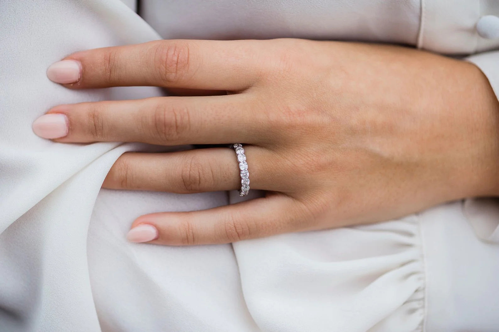 Cushion Cut Band