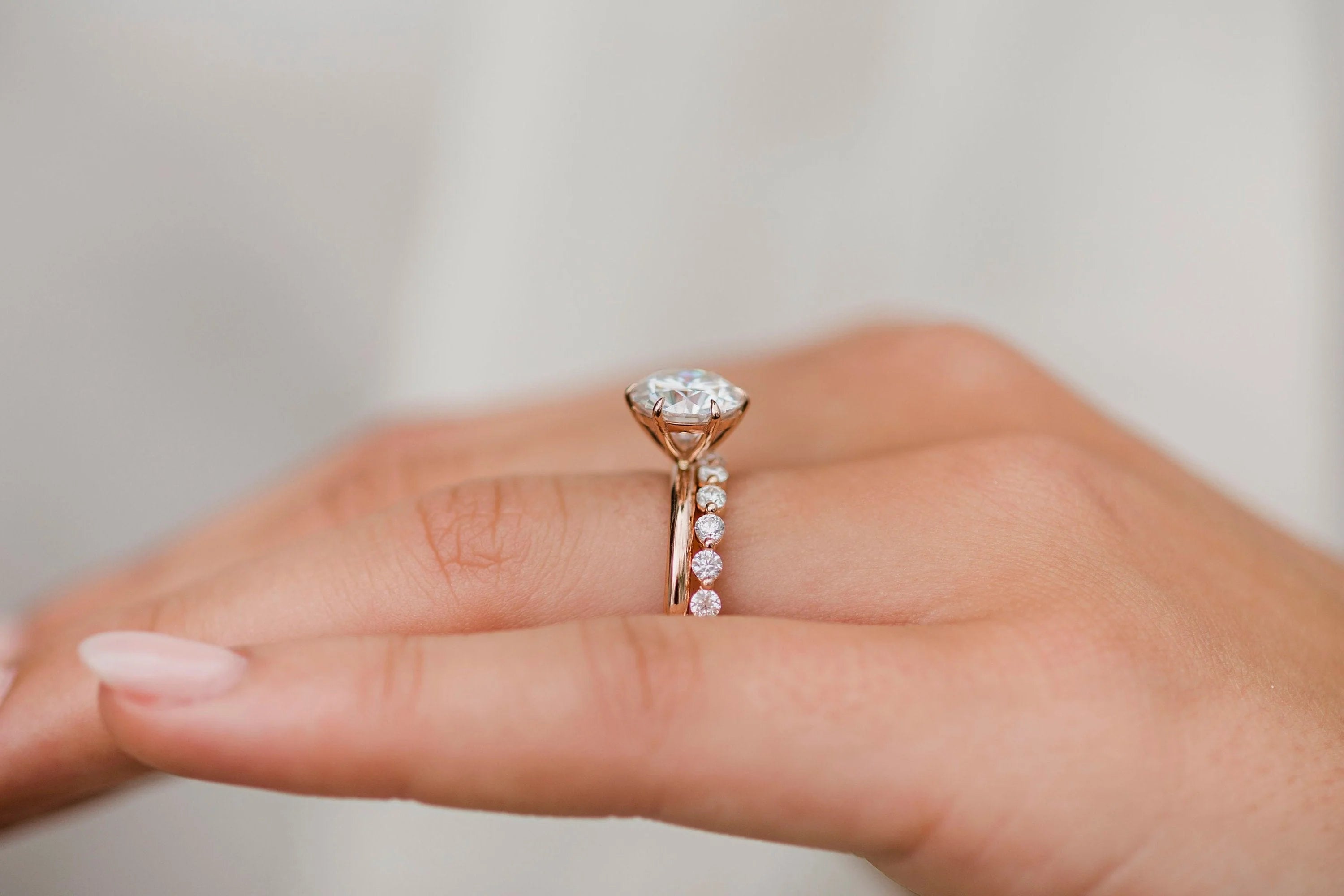2.5 CT Round Cut - Solitaire Band and High Halo – view 5