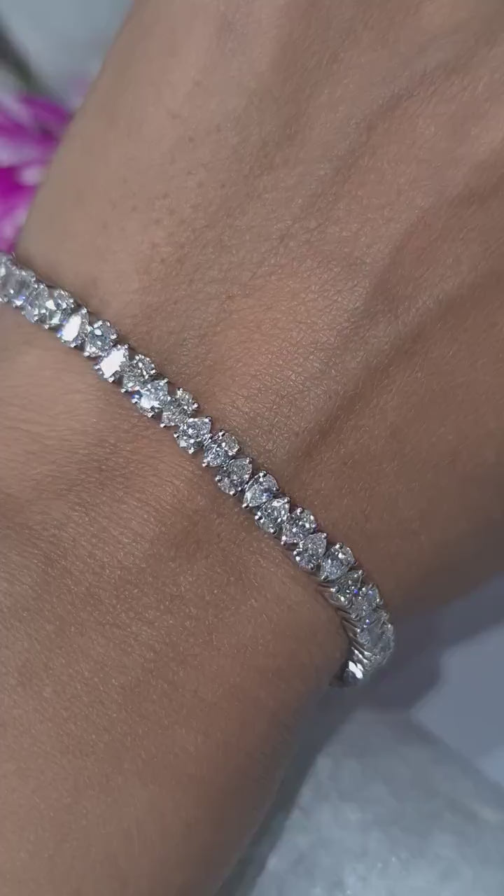 (7.5 CT TW) Pear Cut Tennis Bracelet